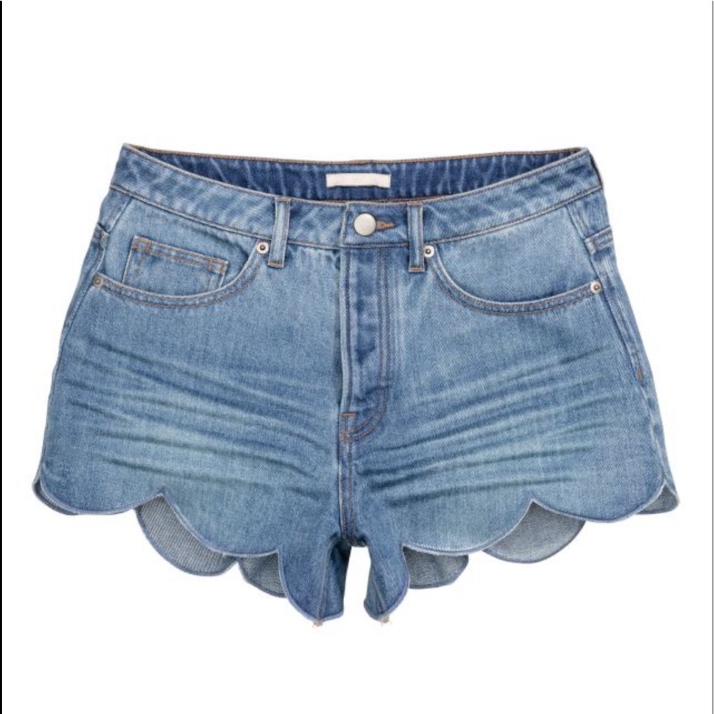 H&M Woman’s Light Blue Scallop-Hem Low Waist Denim Shorts Size: 8 - Picture 2 of 13
